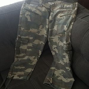 Camo capris!